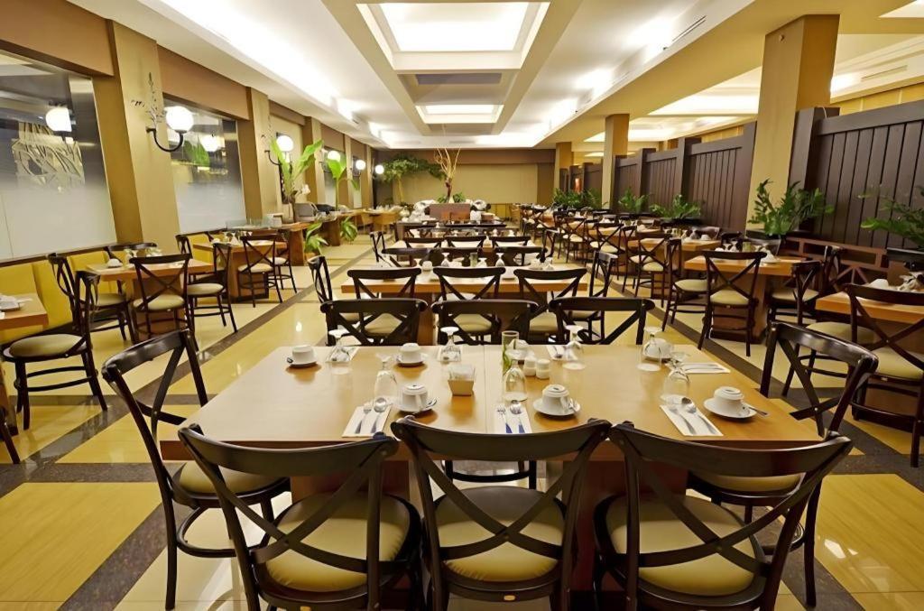 The Axana Hotel Padang  Exterior foto